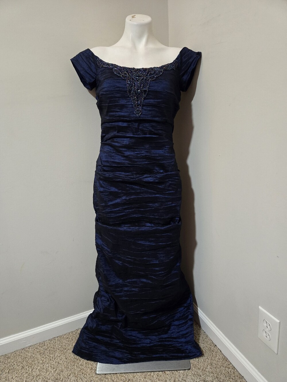 12 (may fit 8-10) Alex Evenings Ruched Cap-Sleeve Shimmer Mermaid Gown Beaded